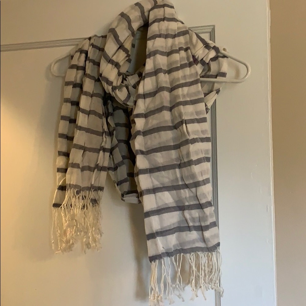 Hollister scarf